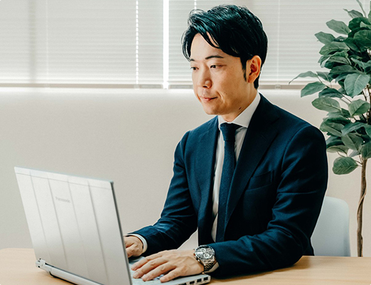 「紙とペンだけで１億稼ぐ」 <br>
というキャッチに魅せられてコピーライティングと出会う 